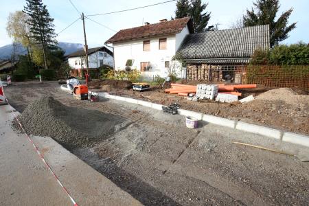 DOLENJE JEZERO NOVO AVTOBUSNO POSTAJALIŠČE 04 FOTO LJUBO VUKELIČ